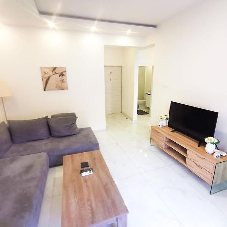 The White Pearl Apartment Larnaca Esterno foto