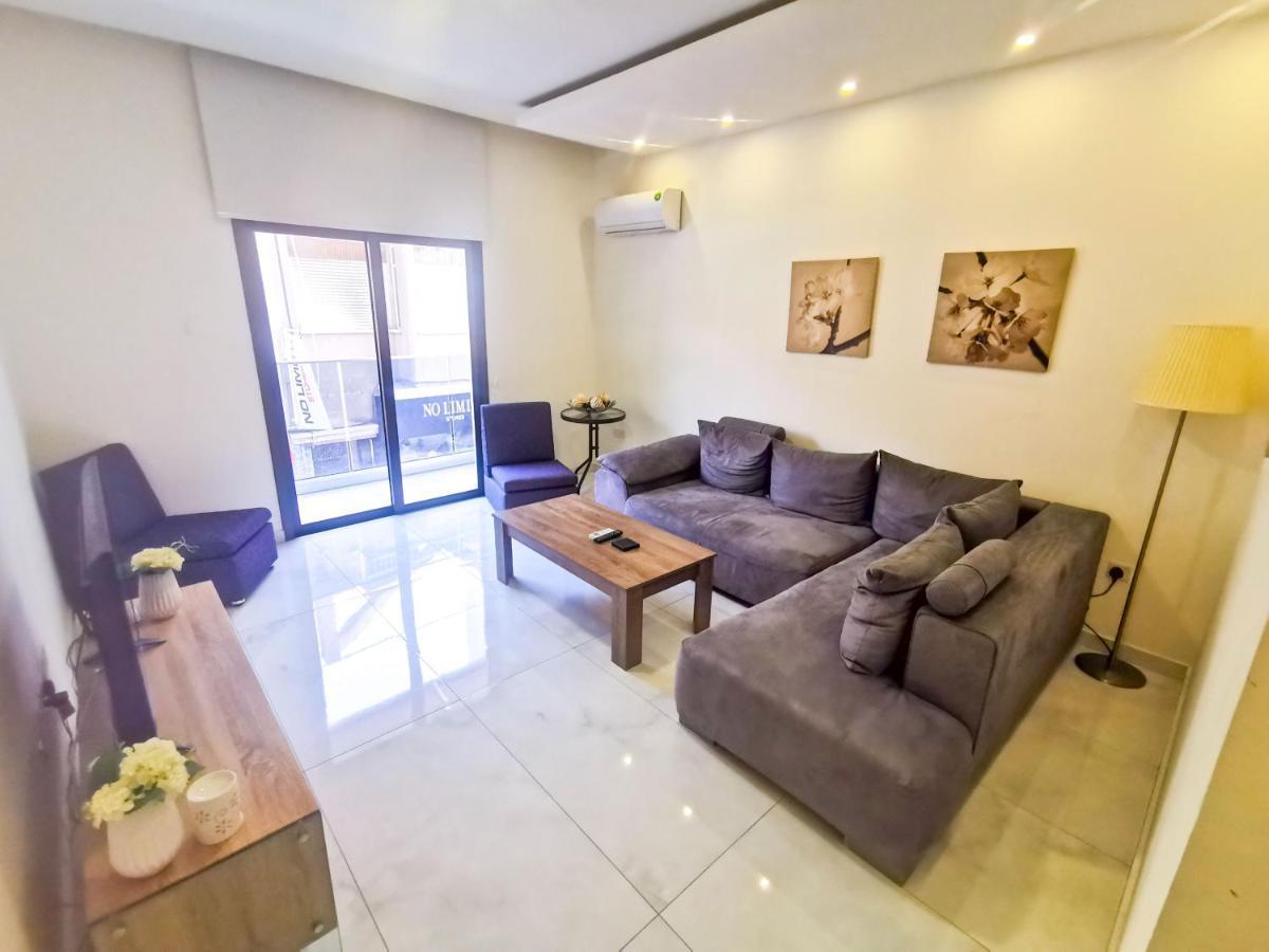 The White Pearl Apartment Larnaca Esterno foto